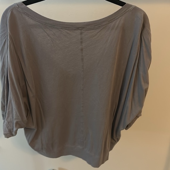 Lululemon gray relax fit yoga top size 6 - Picture 2 of 3